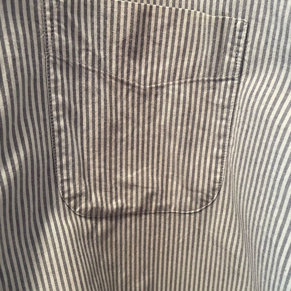 Old Navy mens long sleeve pinstriped button down shirt, size XXL - Picture 4 of 6